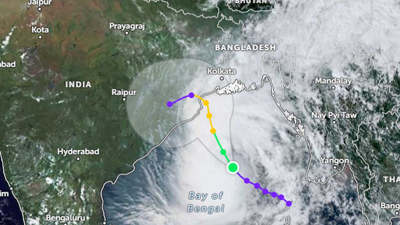 Cyclone 'Dana' is 595 km from Payra port