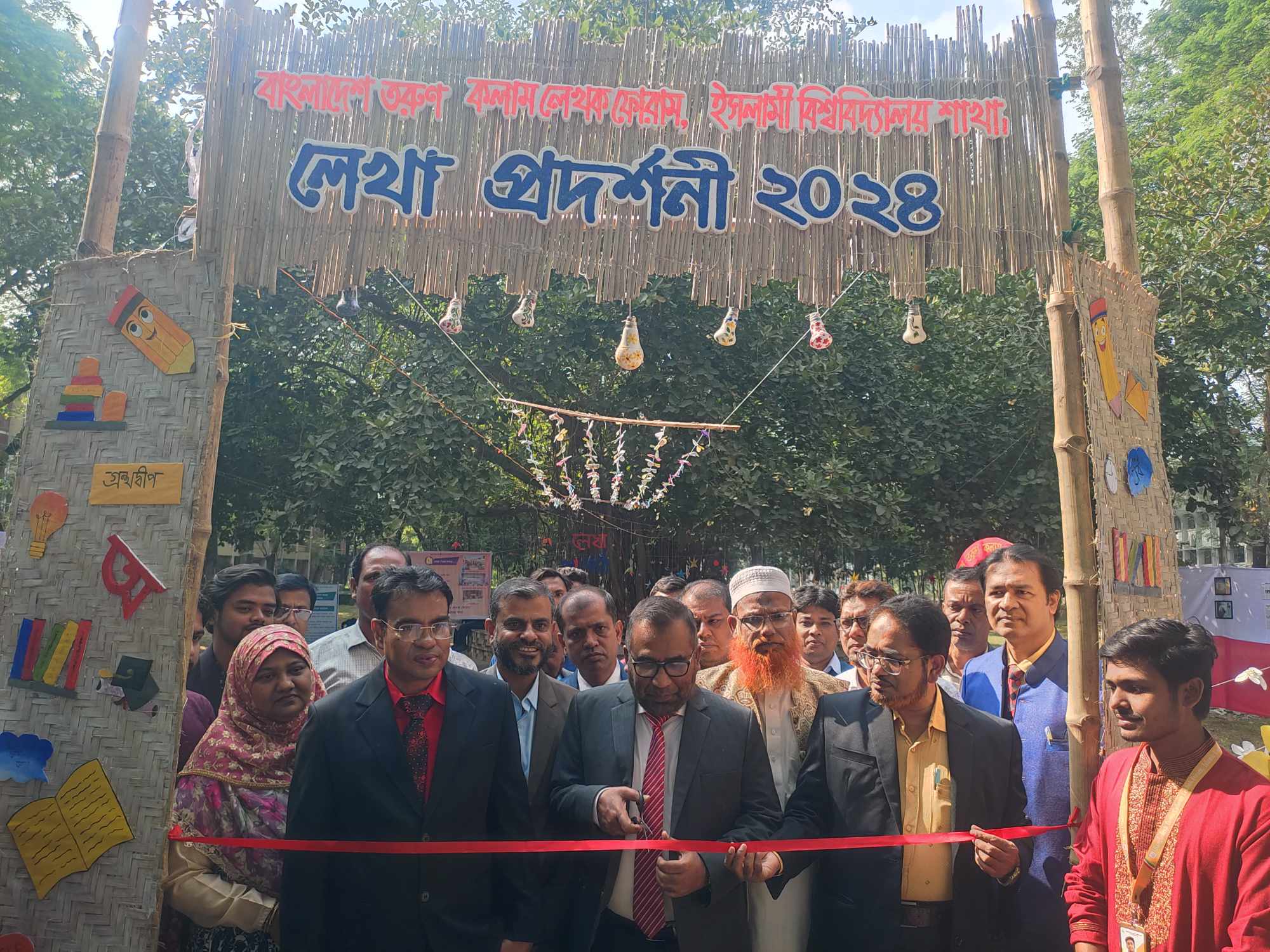 Two-day 'Writing Exhibition' of Young Columnists at IBU