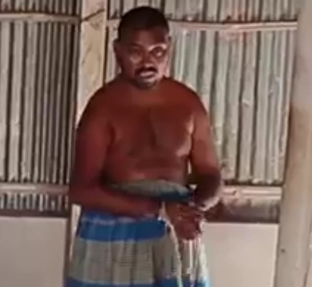 দুর্গাপুরে ২৪ বছর ধরে শিকলে বন্দি শাহান আলী, মেলেনি উন্নত চিকিৎসা