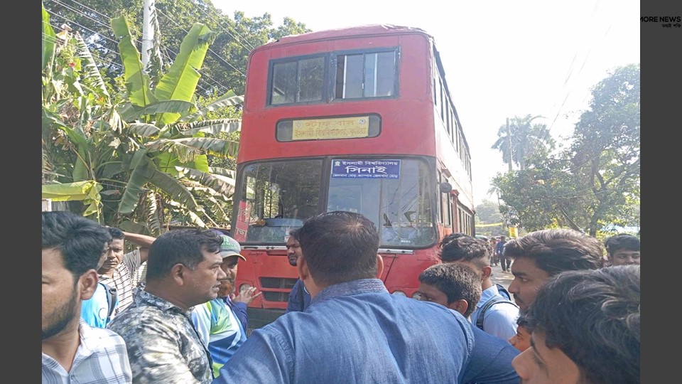 বিশ্ববিদ্যালয়ের বাস চাপায় আরোহীর মৃত্যু