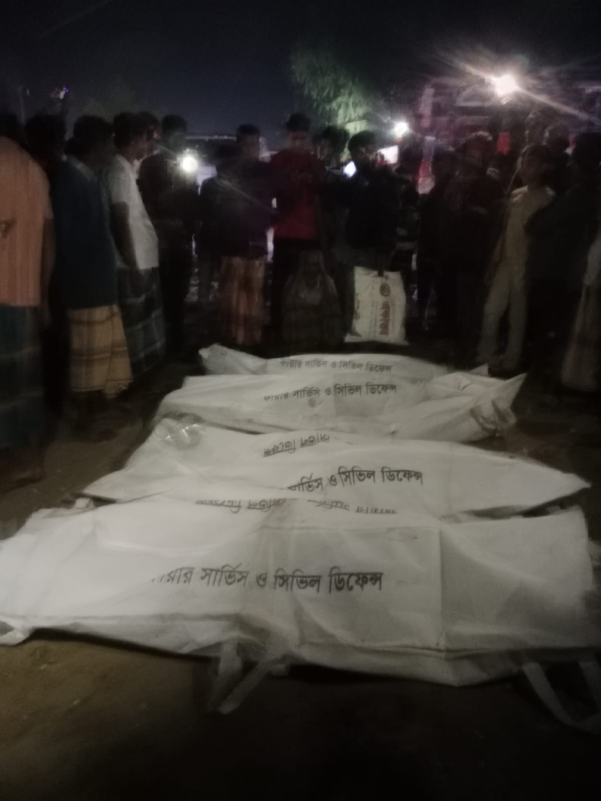 5 killed, more than 20 injured in Sitakunda road accident