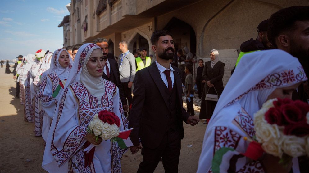 A dream of a new life despite the war - 54 couples get married in Gaza in one day