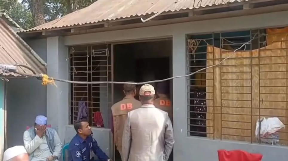 Robbers raid police station in Netrokona, loot 10 tons of gold ornaments