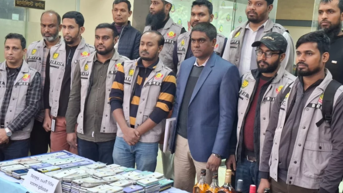 Chinese nationals in illegal iPhone factory in capital, 3 arrested