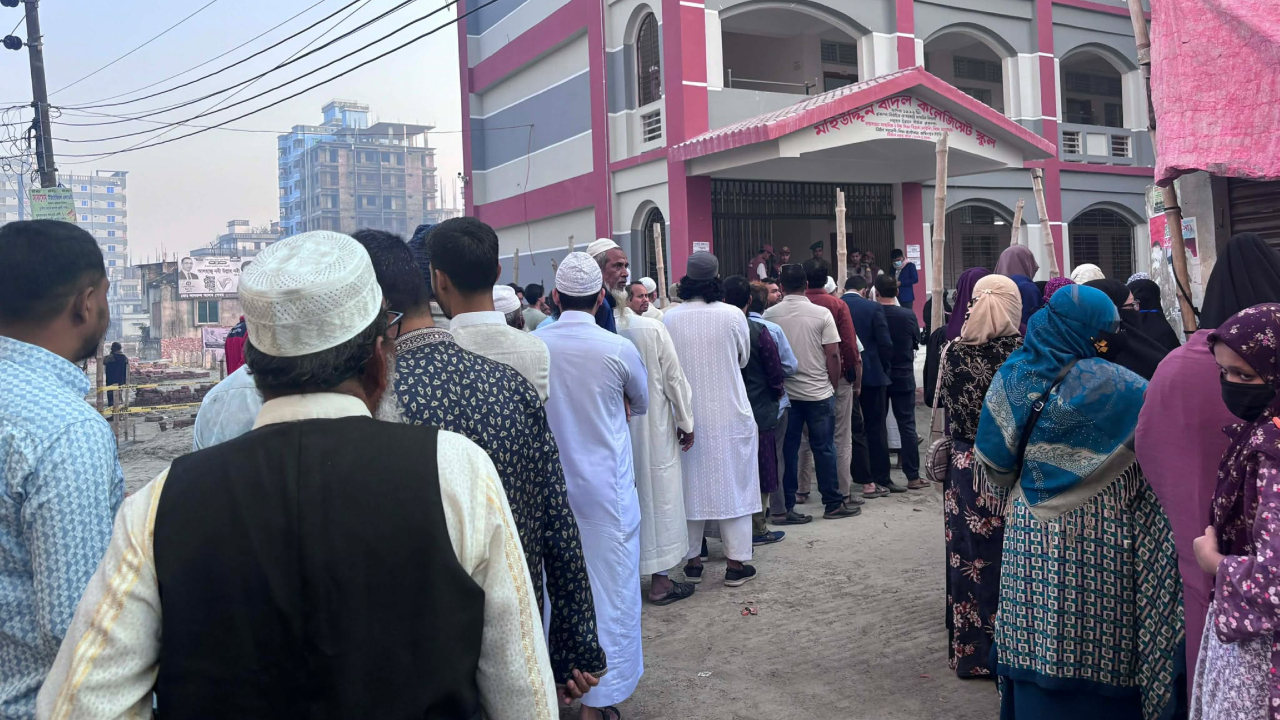 Voting for the 13th National Assembly and Referendum begins, voting in 299 seats