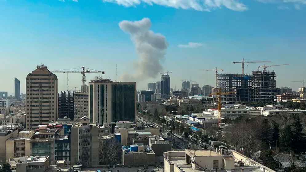 বিশ্বের ১৫টির বেশি দেশ নাগরিকদের অবিলম্বে ইরান ছাড়ার নির্দেশ