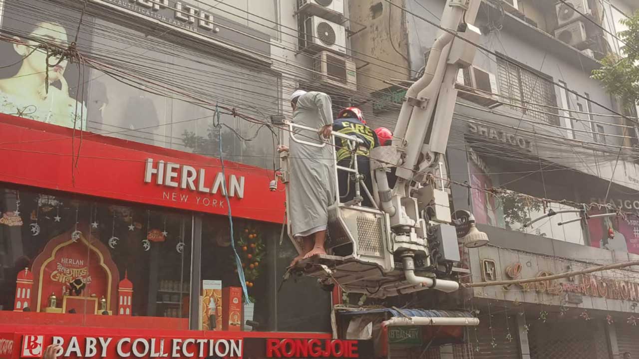 Fire in commercial building in Mirpur, two dead in hospital, 24 rescued alive