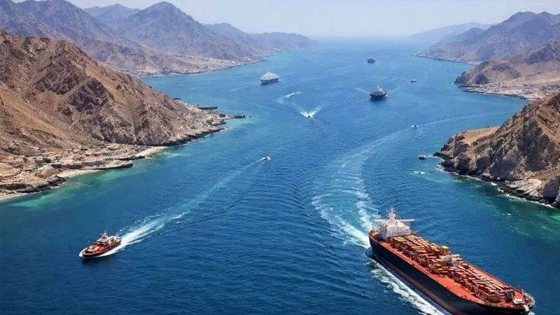 শুধু একটি দেশকে হরমুজ প্রণালী ব্যবহার করতে দেবে ইরান! বিশ্ব জ্বালানি বাজারে নতুন শঙ্কা