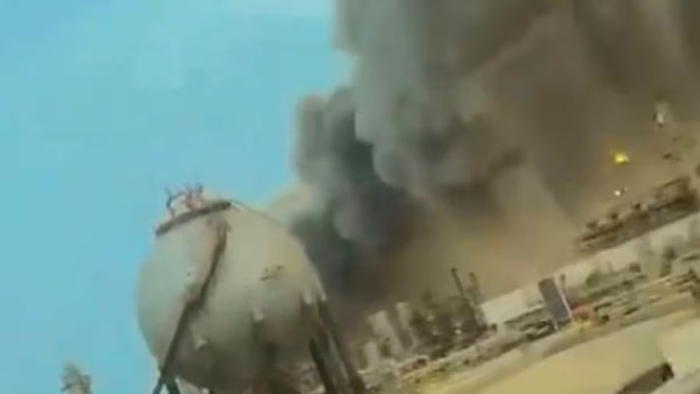 শাহেদ-১৩৬ ড্রোনে রাস তানুরা রিফাইনারিতে আঘাত, কার্যক্রম স্থগিত করল সৌদি আরামকো