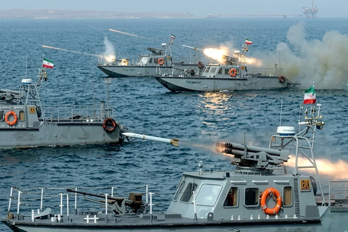 ওমান সাগরে মার্কিন সামরিক জাহাজে ইরানের ড্রোন হামলা!