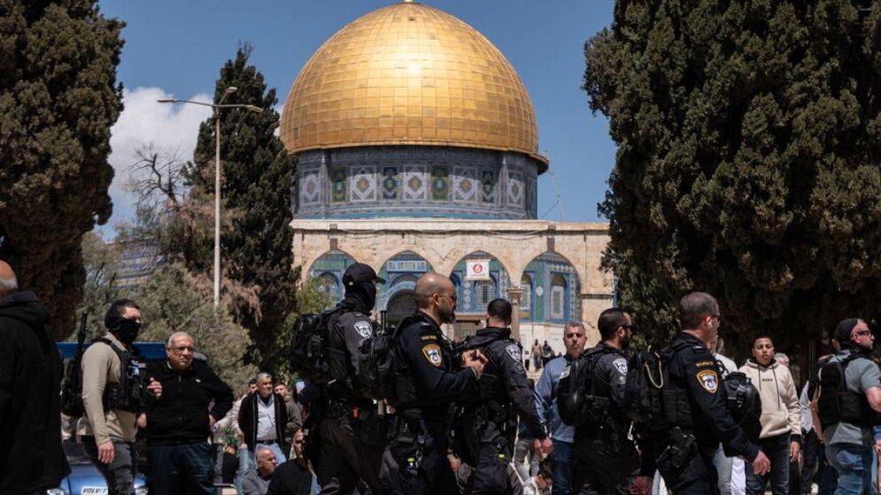 আল-আকসা থেকে ৩ মুসল্লি আটক, অজ্ঞাত স্থানে নেওয়ার অভিযোগ
