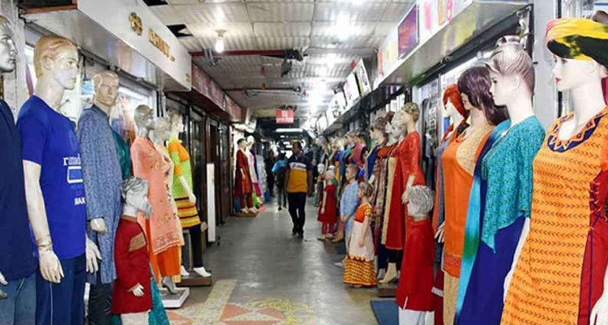 Shops and shopping malls to close at 8 pm due to energy crisis