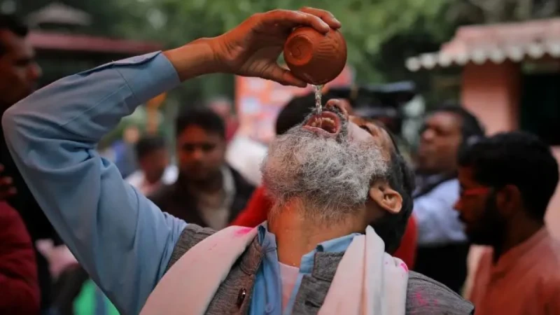 গঙ্গোত্রী মন্দিরে প্রবেশে &lsquo;পঞ্চগব্য&rsquo; গ্রহণ বাধ্যতামূলক: বিতর্কে নতুন সিদ্ধান্ত