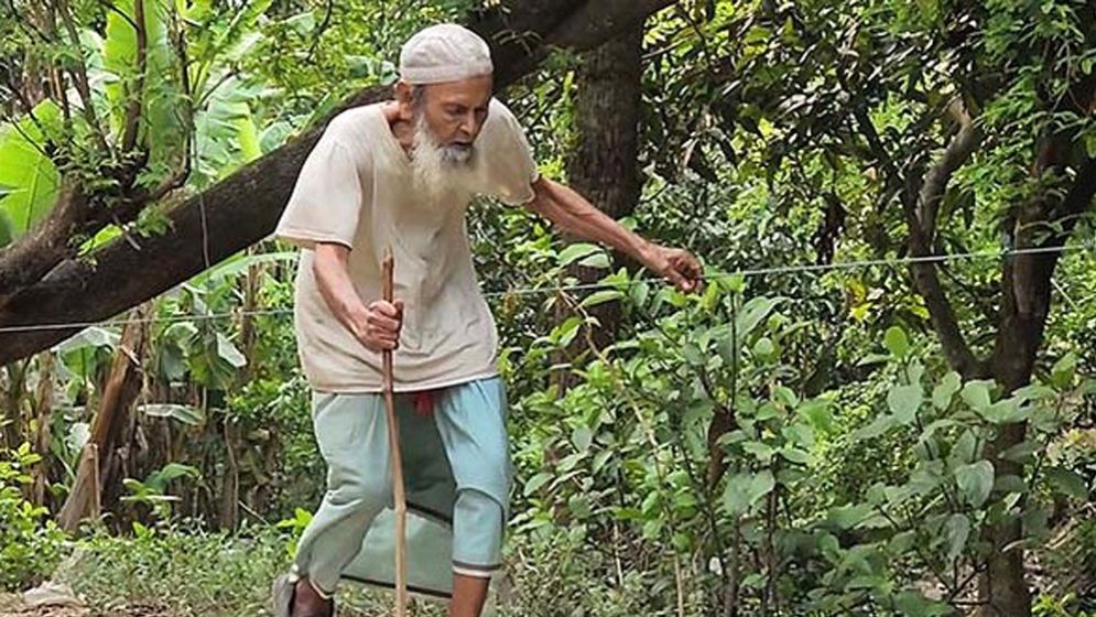 Blind muezzin Abdur Rahman, who used to go to mosque by rope, no more