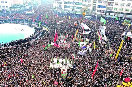 লেবাননে নিহত প্রতিরক্ষা সদস্যদের জানাজায় শোকাহত মানুষের ঢল