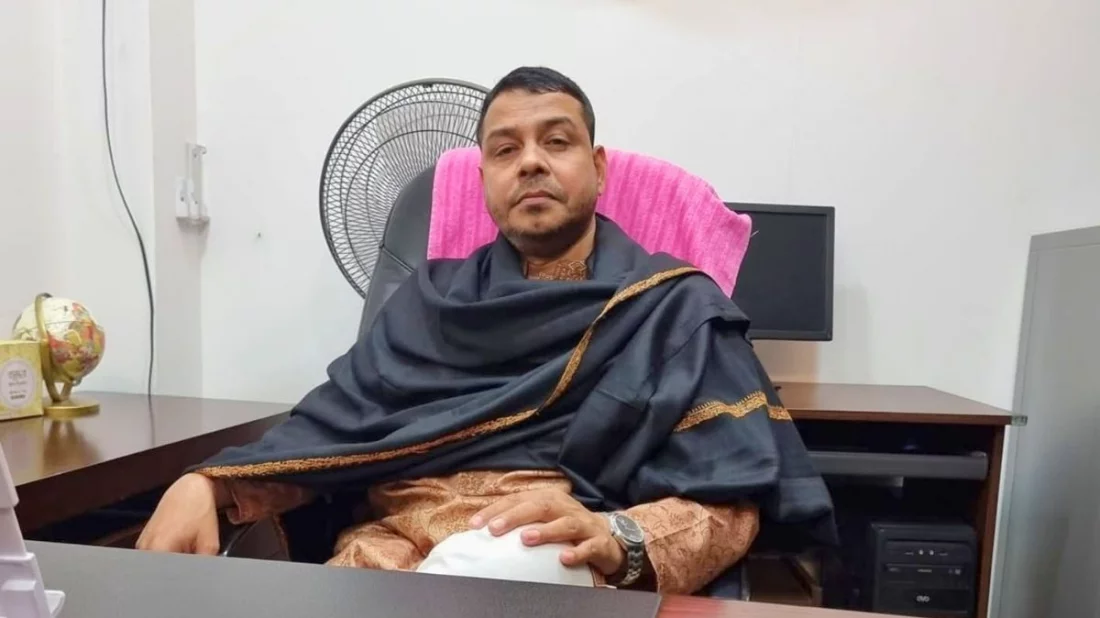 Mujibur escapes arrest despite fake deputy secretary identity, 11 cases of fraud
