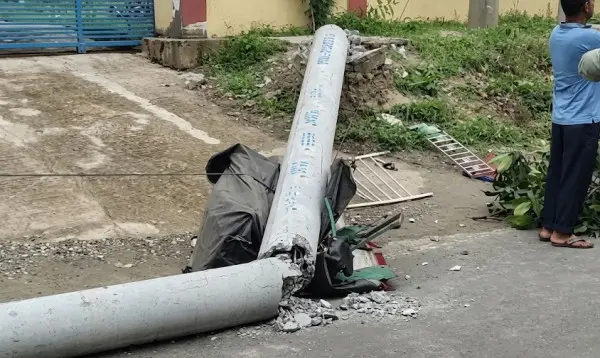 Teacher killed after electricity pole breaks and falls on auto-rickshaw in Kaliganj