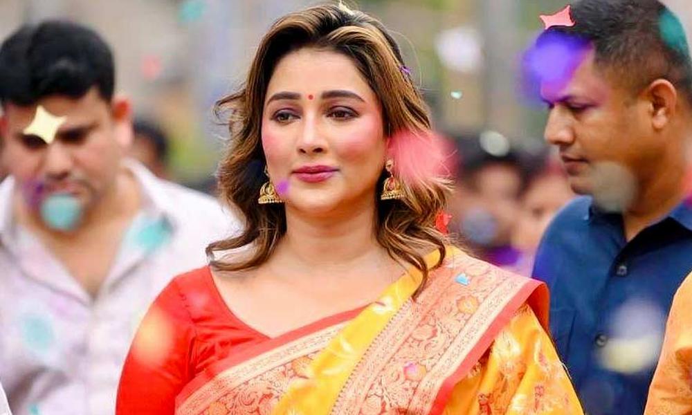 রাজনীতি থেকে সরে আবার ক্যামেরার সামনে ফেরার প্রস্তুতি