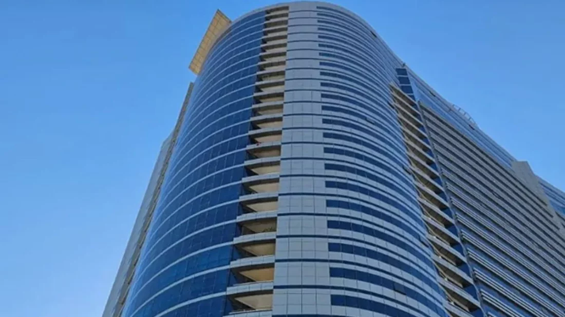 Mother throws five-year-old daughter from 22nd floor
