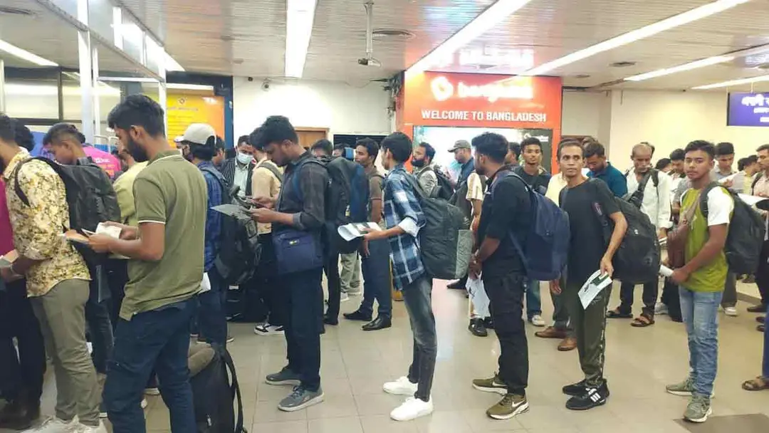 কম্বোডিয়ার সাইবার প্রতারণা চক্র থেকে উদ্ধার, চার দিনে দেশে ফিরলেন ২২১ বাংলাদেশি