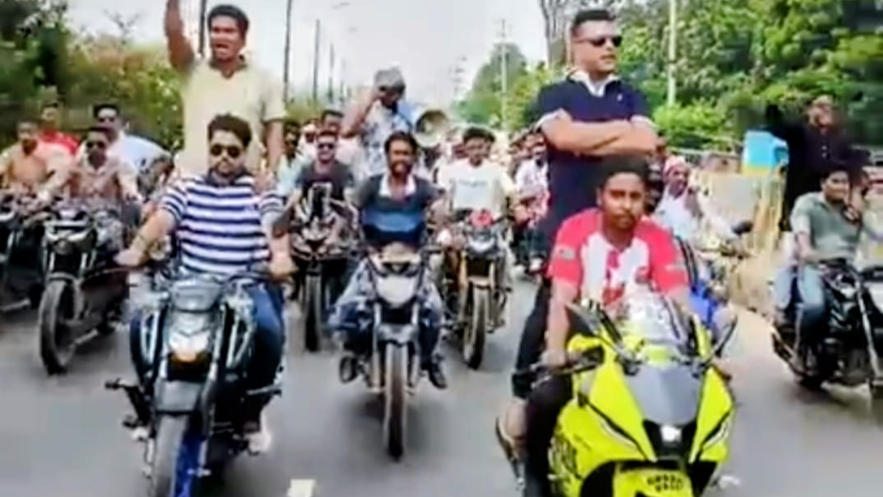 সাভারে নাশকতা প্রতিরোধে ঢাকা-আরিচা মহাসড়কে ছাত্রদলের মোটরসাইকেল শোডাউন