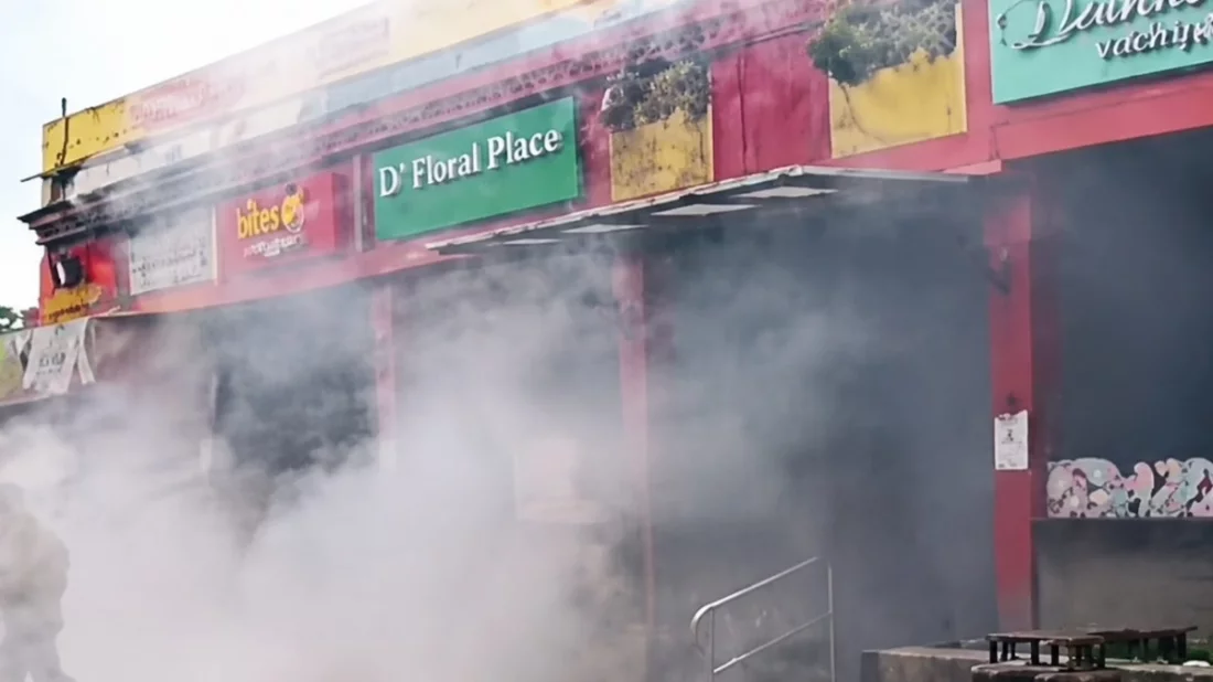 কলকাতার শিয়ালদহ স্টেশনের পাশে ফুডকোর্টে ভয়াবহ আগুন, আতঙ্কে যাত্রীরা