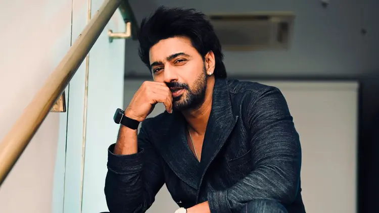 Dev’s response to comparisons with Uttam Kumar wins praise online