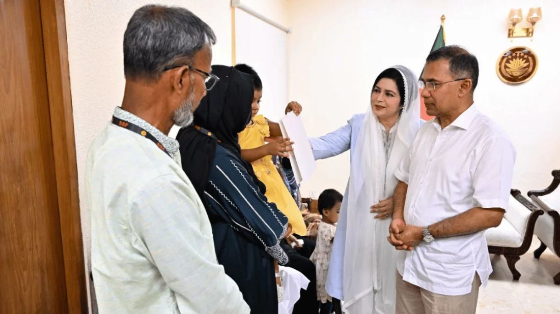 শহীদ দুই সেনাসদস্যের পরিবারের সঙ্গে প্রধানমন্ত্রীর সাক্ষাৎ, দেওয়া হলো আর্থিক সহায়তা